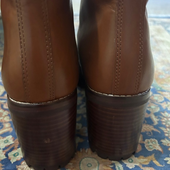 EUC Like NEW Alyce Zip front Lugsole boots, size 10 women. Gorgeous boots. - Picture 10 of 11